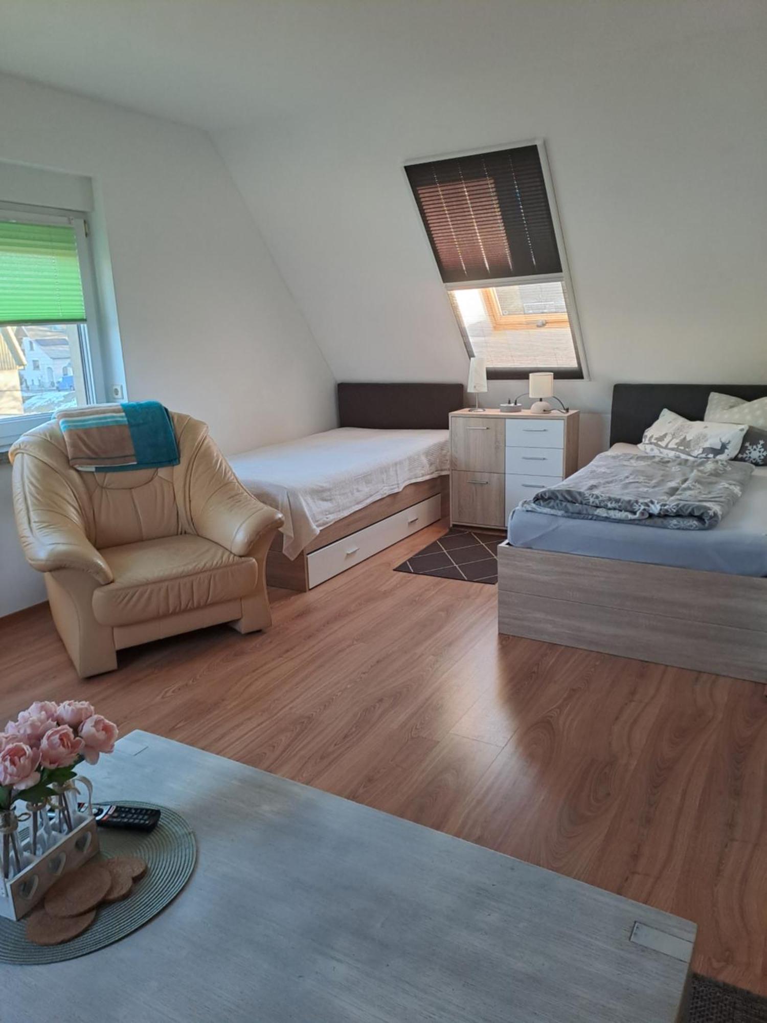 Monteur- Und Ferienwohnung In Hainichen - Obergeschoss Oder Dachgeschoss - Familie Weber Bockendorf Ngoại thất bức ảnh